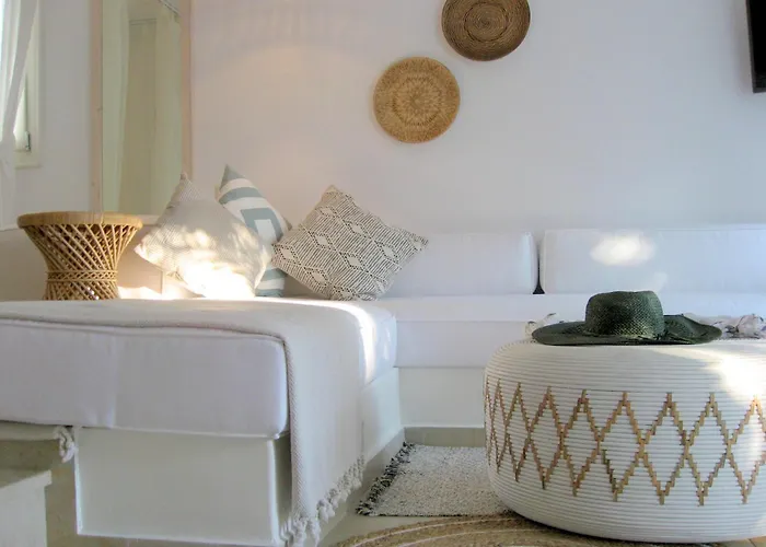 מלון דירות Kavos Naxos 4*