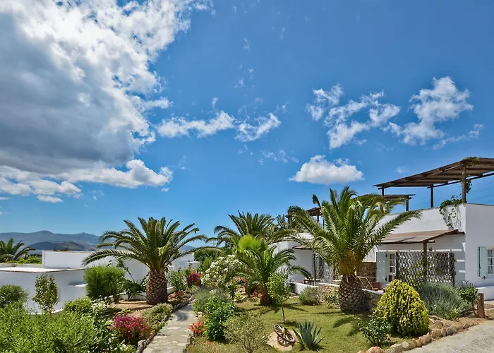 מלון דירות Kavos Naxos 4*