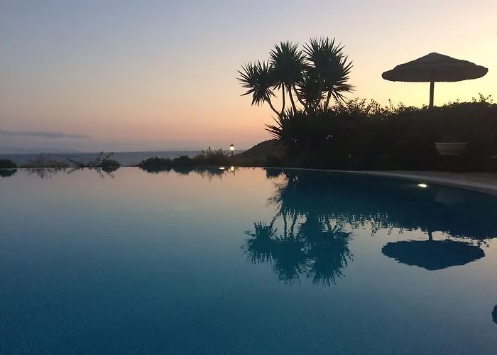 מלון דירות Kavos Naxos 4*