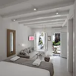 Ξενοδοχείο με διαμερίσματα Kavos Naxos 4*