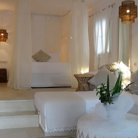 Kavos Naxos Apartahotel 4*